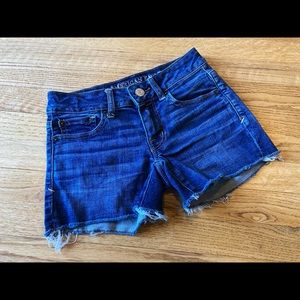 💙AEO | Medium Rinse Indigo Denim Cutoffs💙